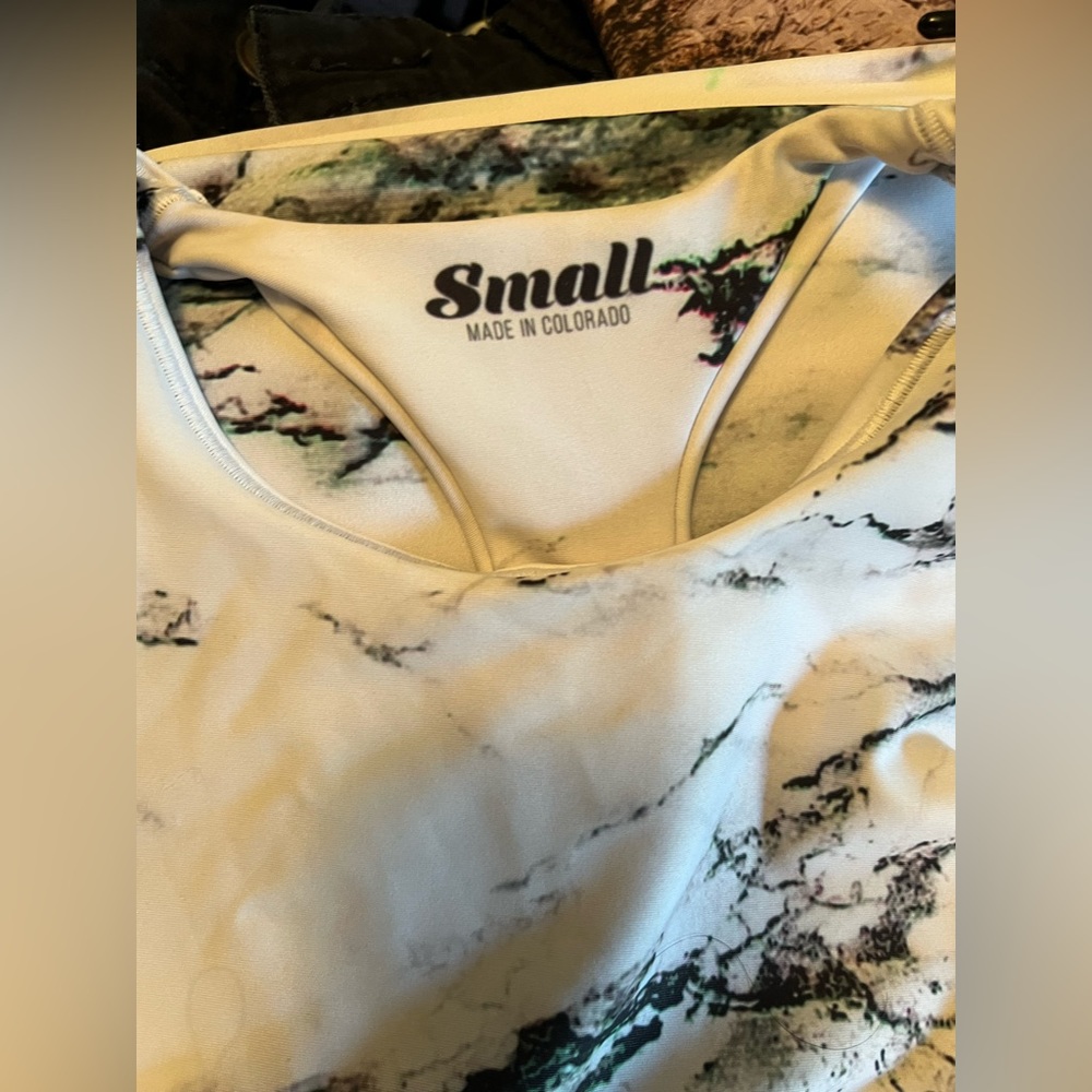 Colorado Threads - White Marble Crop Top - Picture 3 of 3